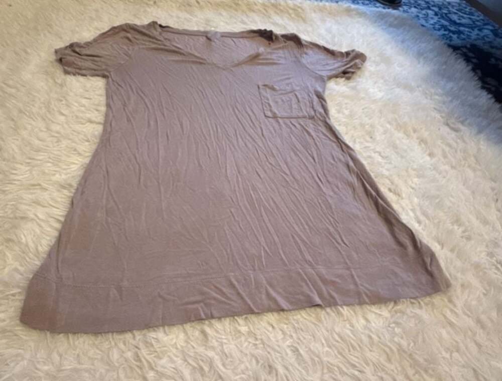 Gap Pure Women's Rayon Short Sleeve V-Neck Pocket T-Shirt Small